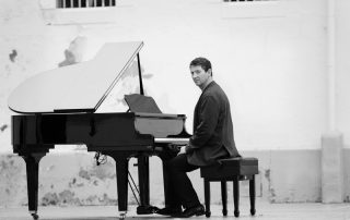 Bernat Vivancos sitting on a piano