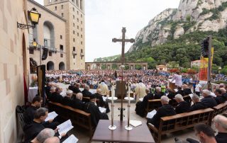 Montserrat Abbey World Premiere of Magnificat Brevis, by 4.000 Pueri Cantores